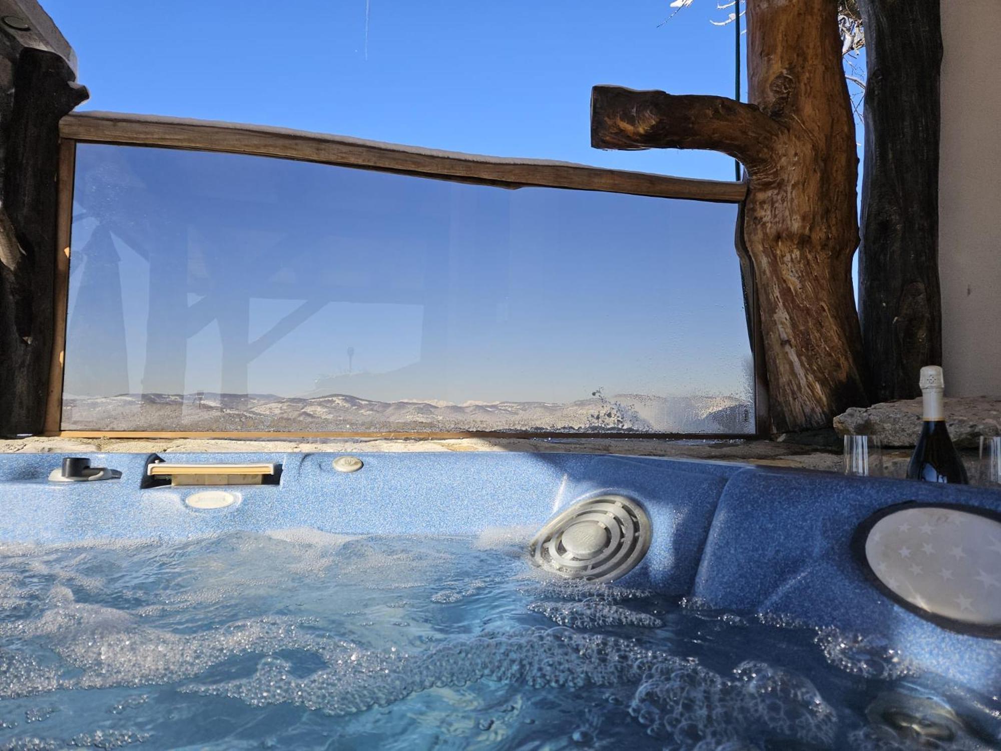 Počitniška hiša Zerko - Vineyard With Sauna And Jacuzzi Free Mirna